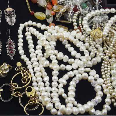 Sell-Your-Pearl-Costume-Jewellery